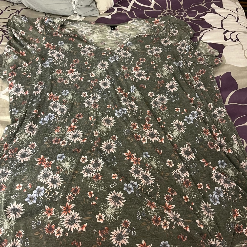 Torrid Floral Print Green Short Sleeve Top